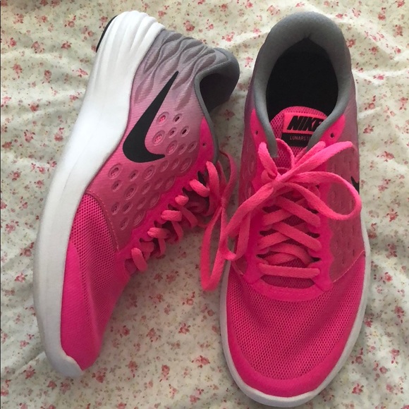 Nike - Picture 2 of 6